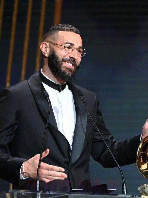 官方：本泽马荣获环足奖年度最佳男足球员